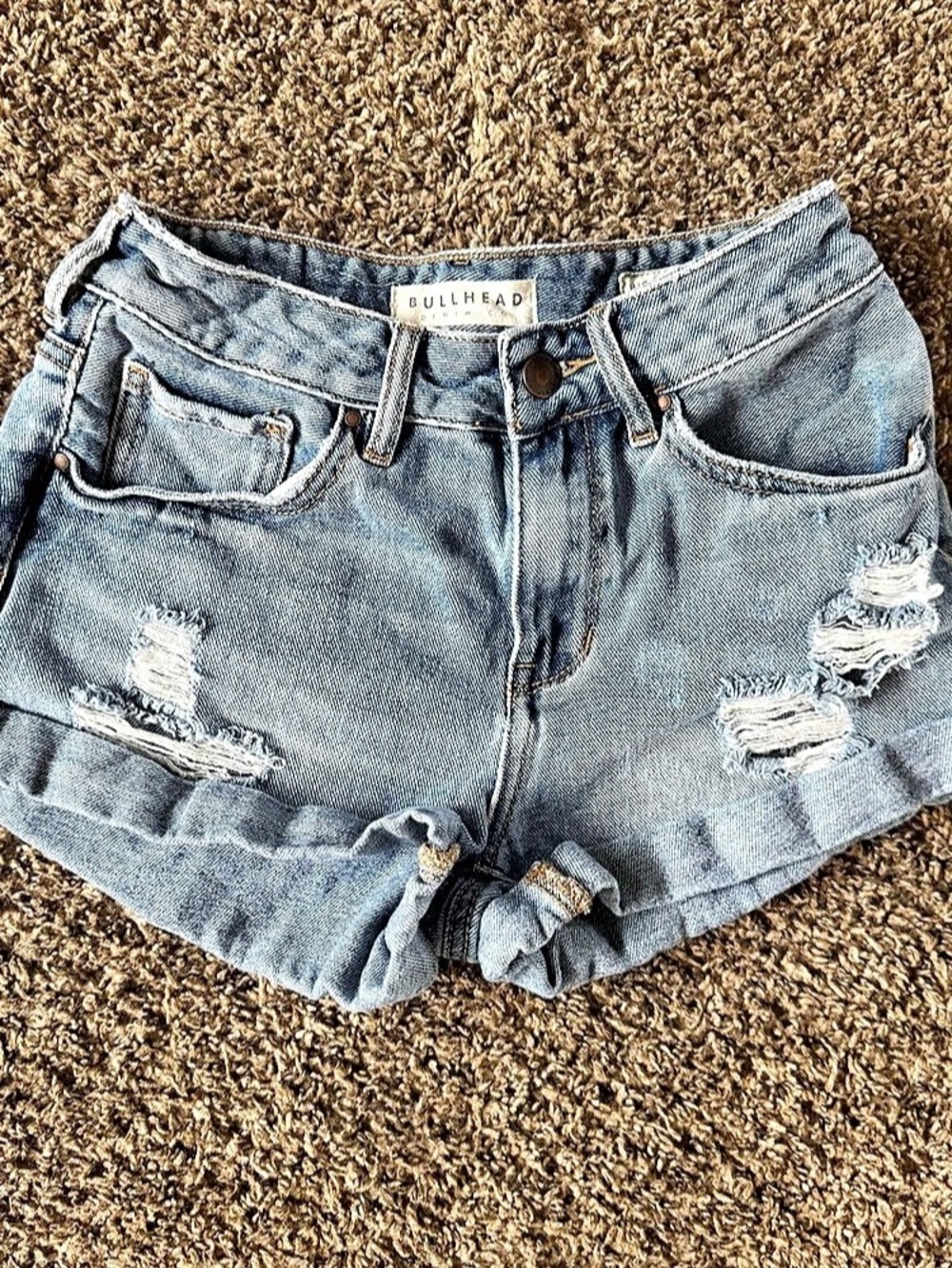 Bullhead Denim Co Womens High Rise Distressed Cuffed Denim Shorts Light Wash 24